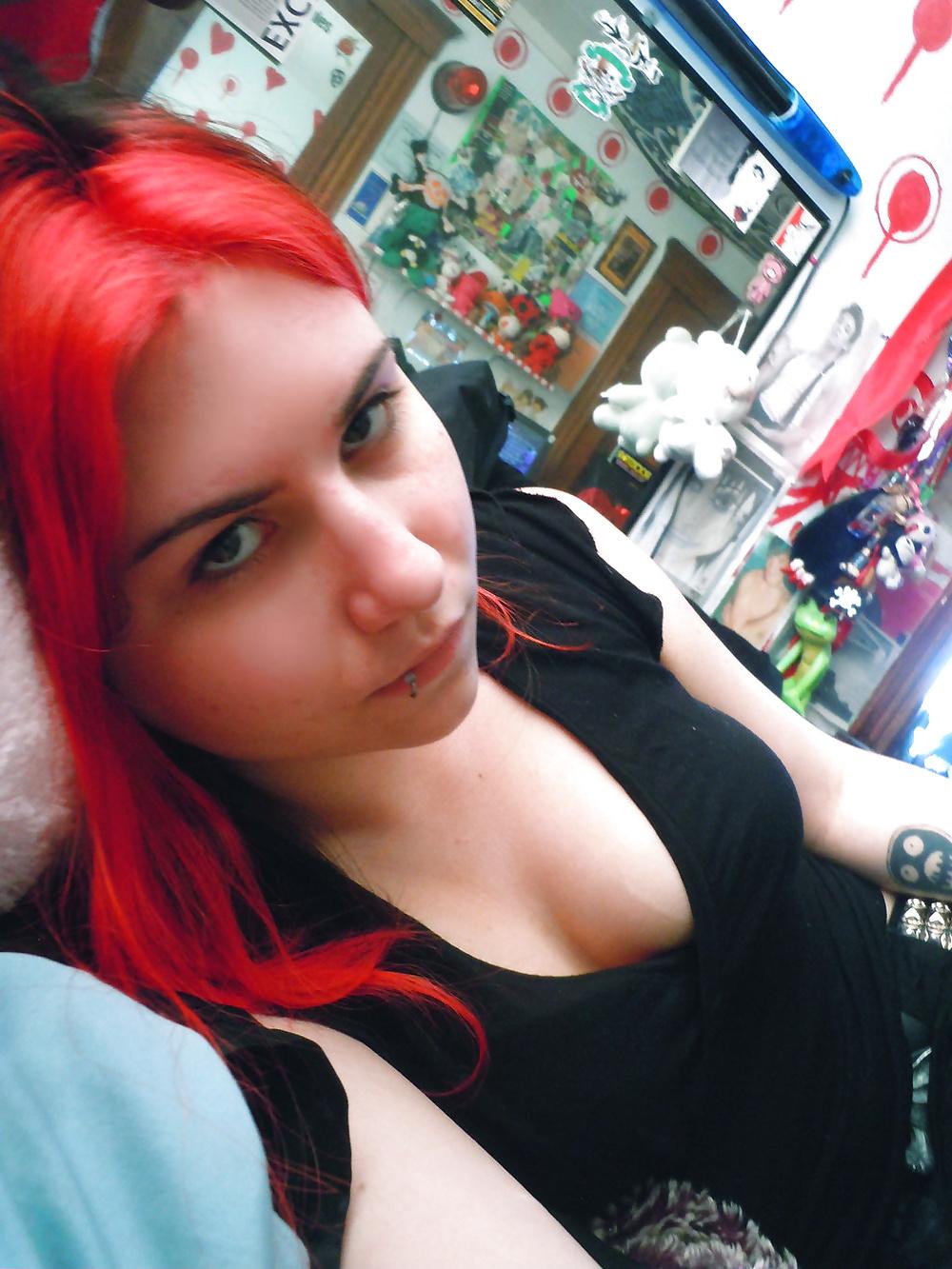 20P Sexy Geek and Nerd Babes