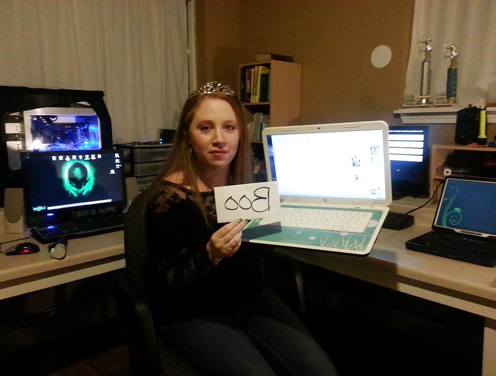 20P Sexy Geek and Nerd Babes