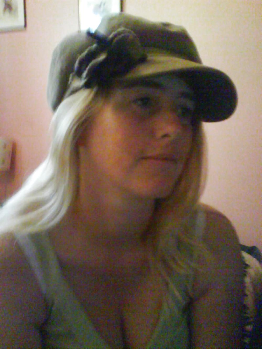 8P Big tits and pantyhose phone pics