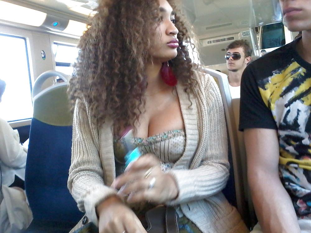 17P Beurette dans le train
