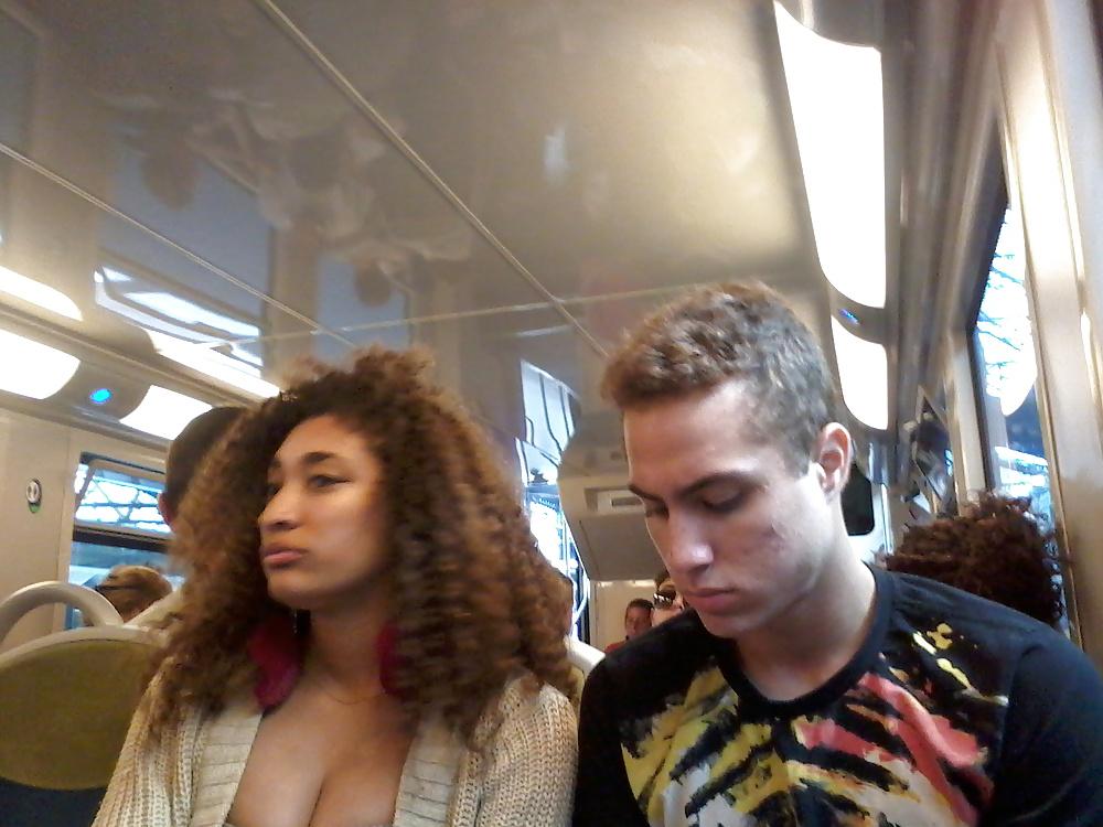 17P Beurette dans le train