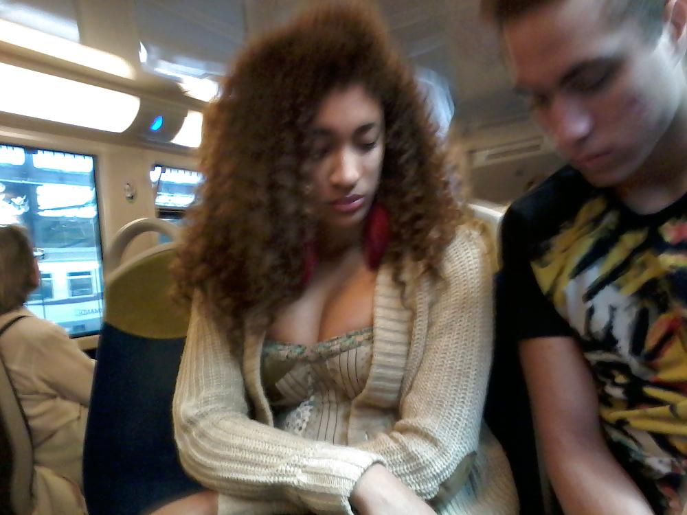17P Beurette dans le train