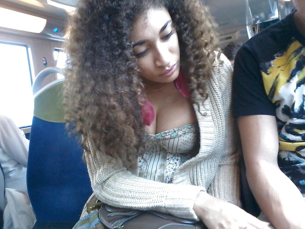 17P Beurette dans le train