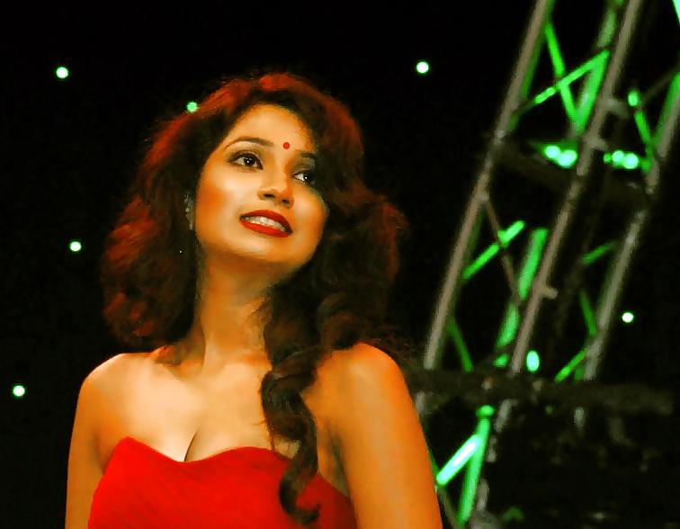 14P SHREYA GHOSHAL - Hot Indian Singer