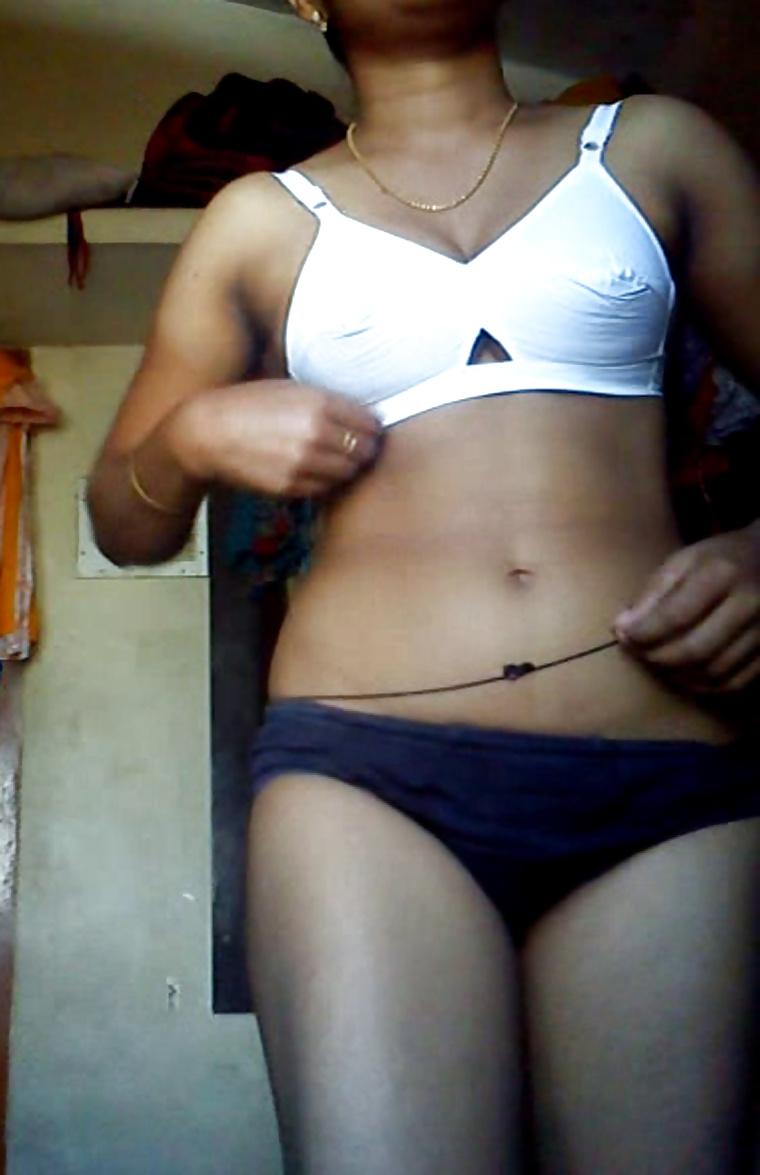 5P Sexy Indian Wife Showing Off