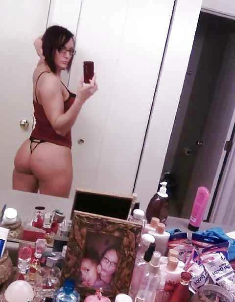 25P Amateur Bathroom Babes