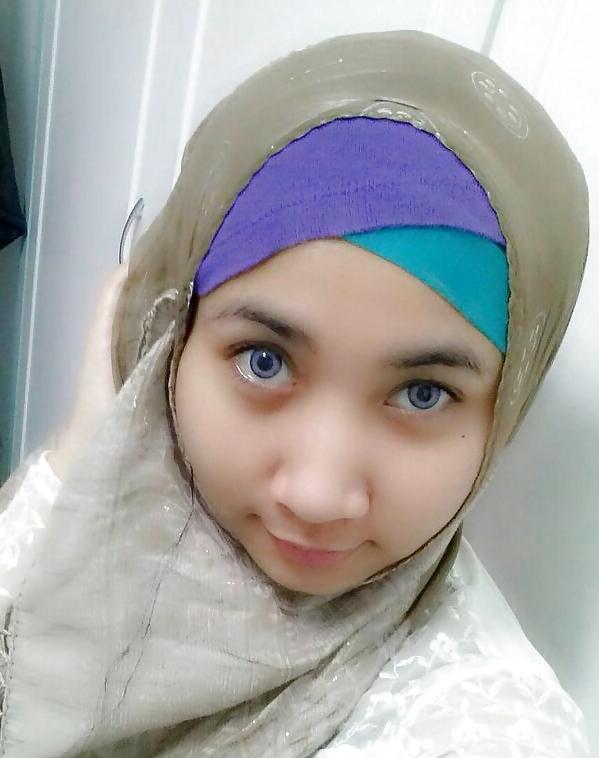 4P Very beautiful indonesian girl
