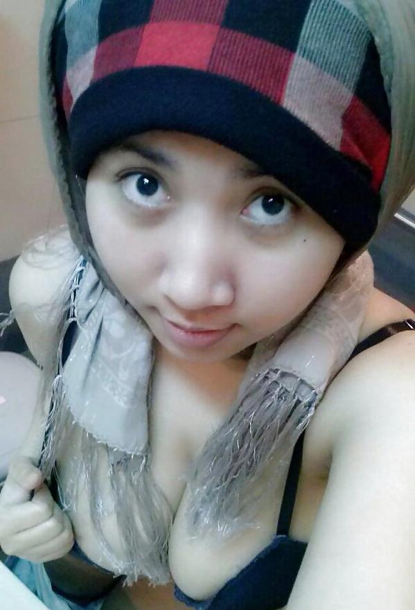 4P Very beautiful indonesian girl