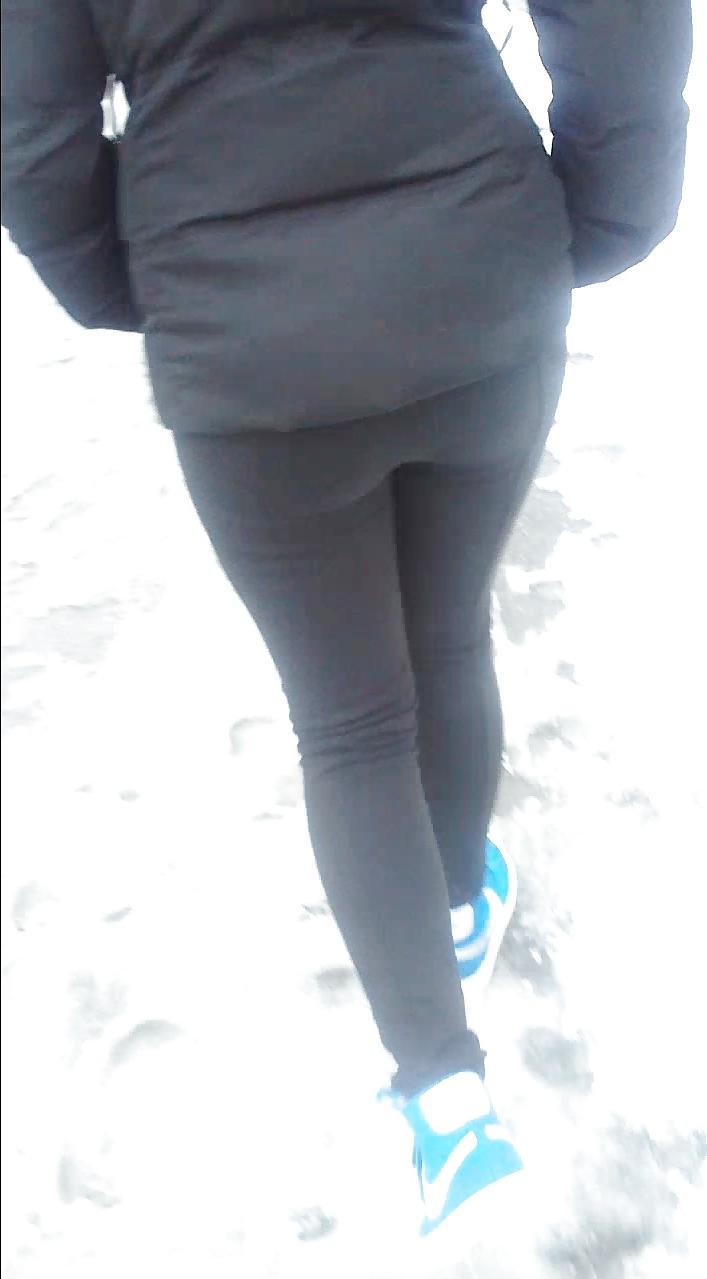 12P Ebony girl ass