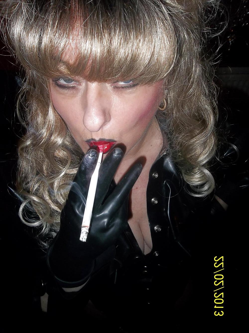 25P SMOKING SLUT
