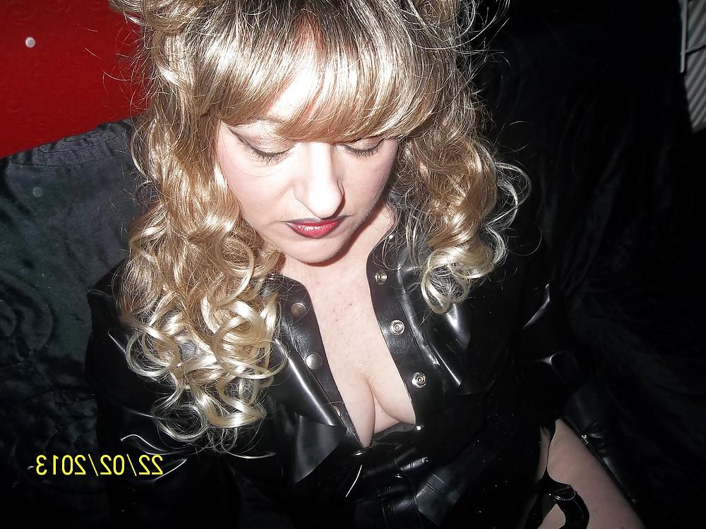 25P SMOKING SLUT