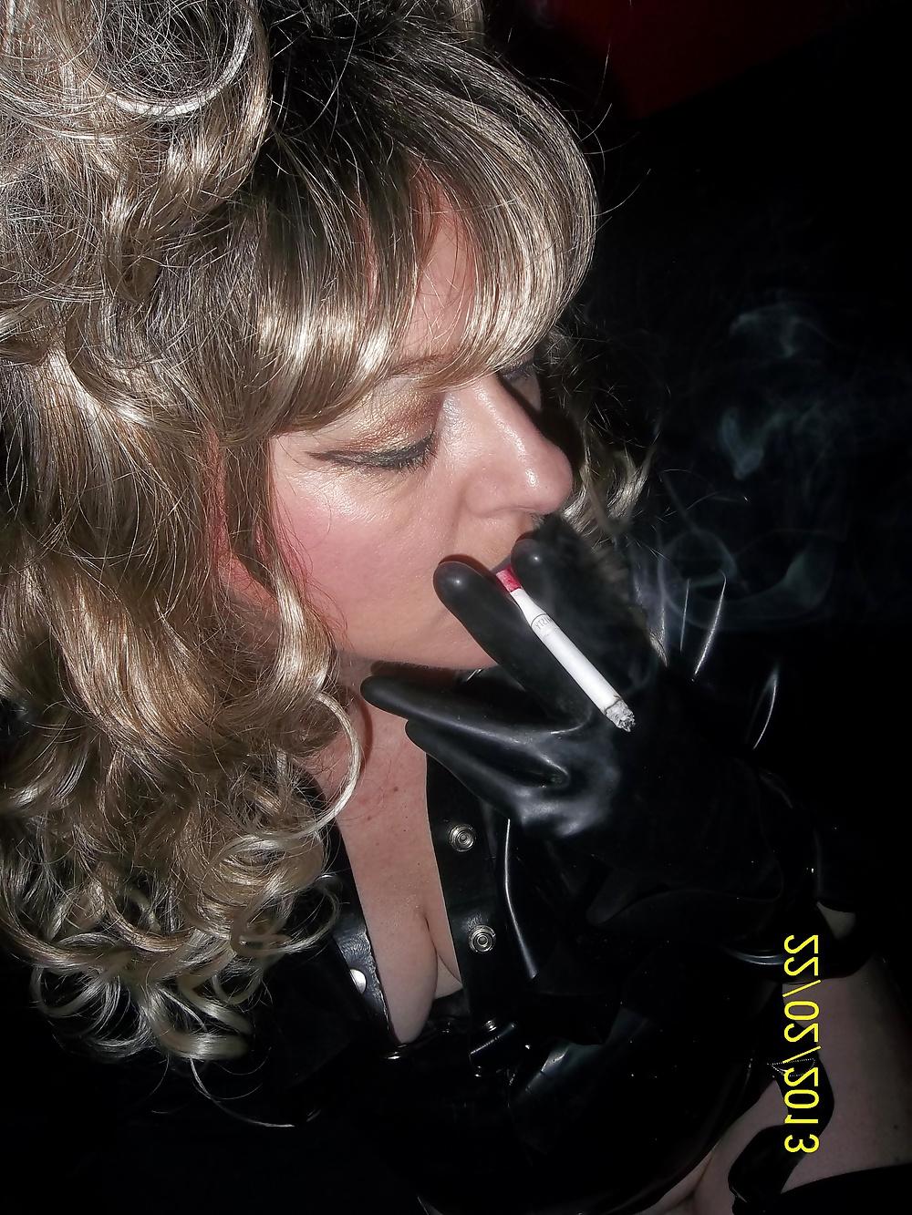 25P SMOKING SLUT