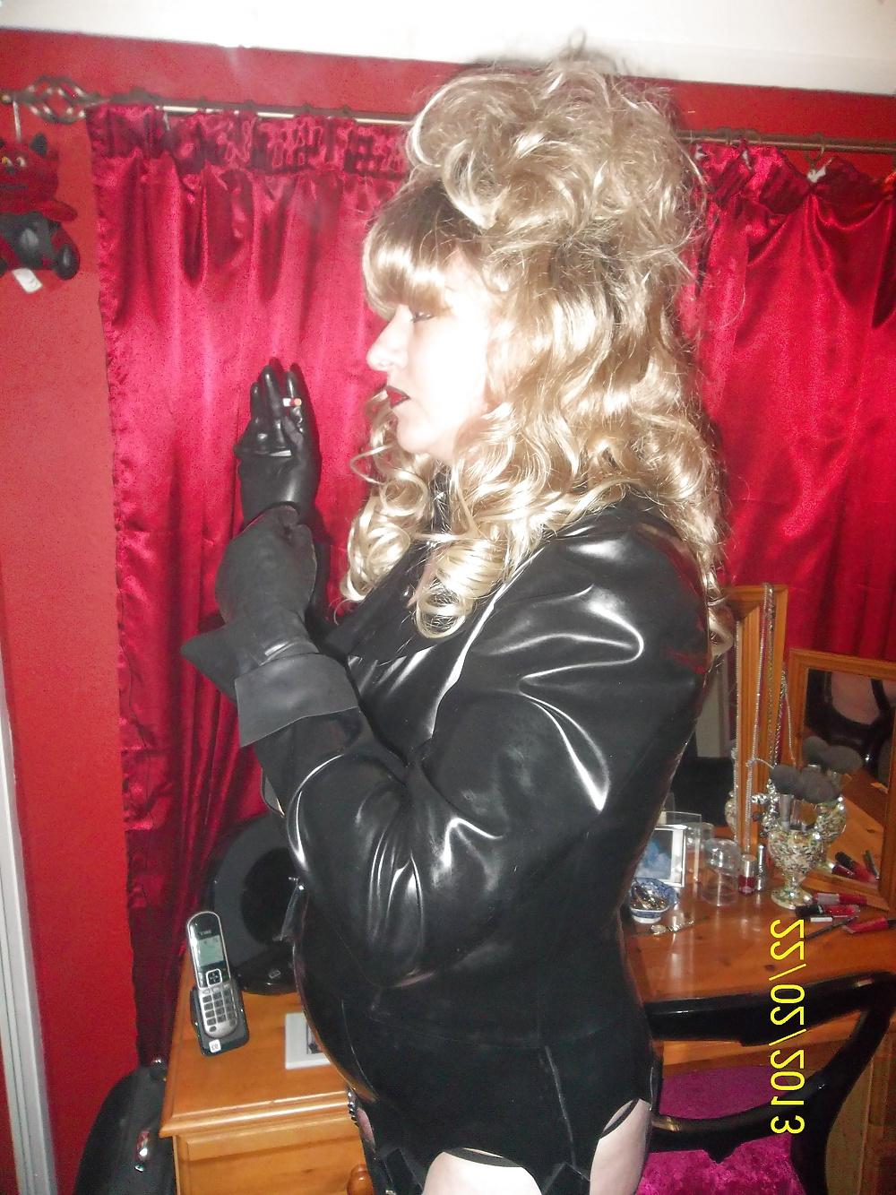 25P SMOKING SLUT