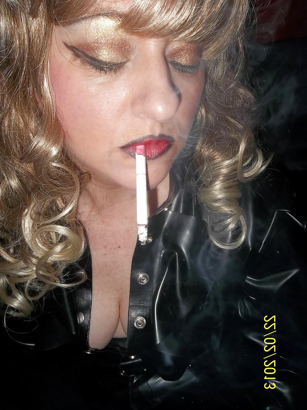 25P SMOKING SLUT