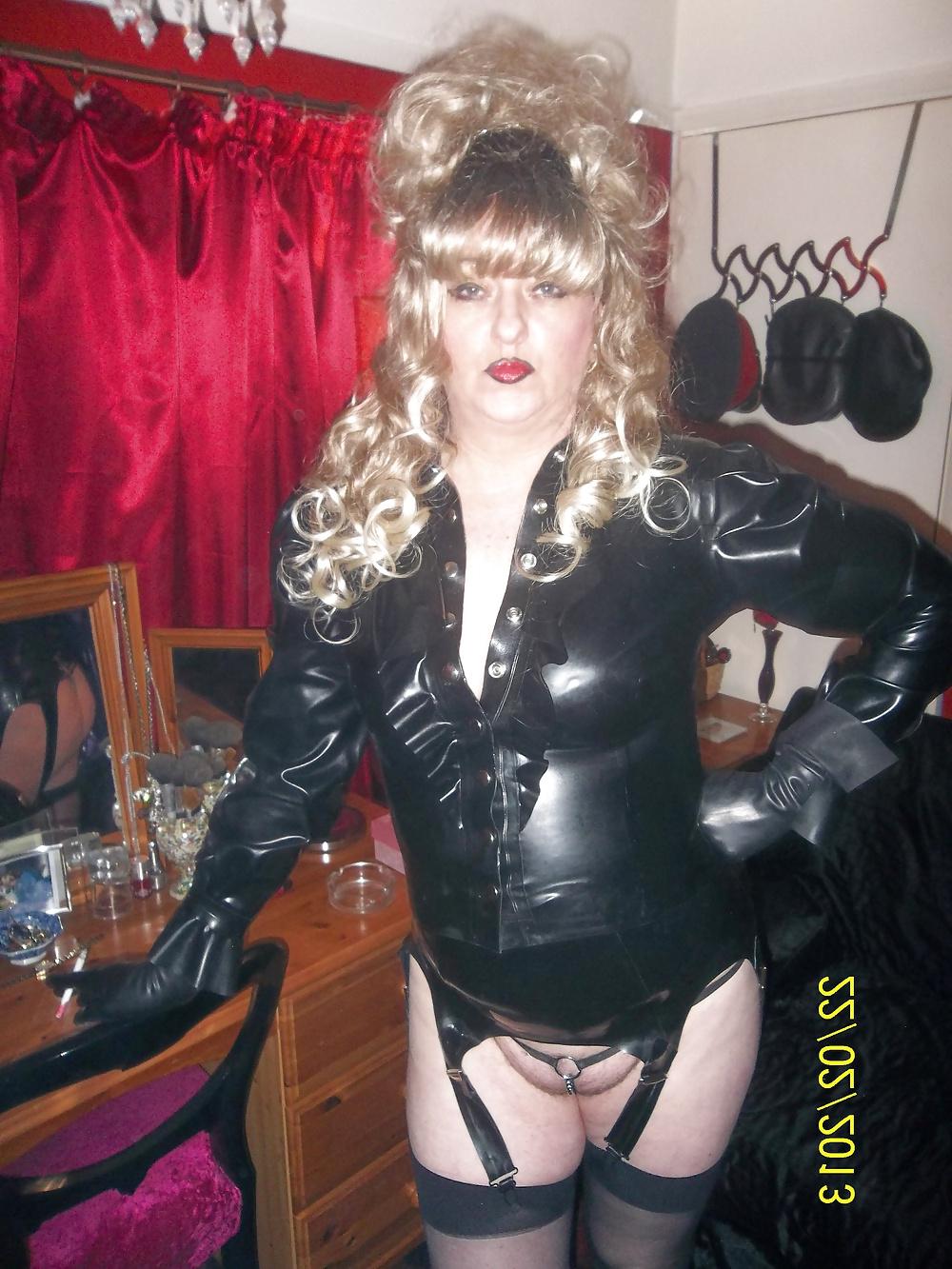 25P SMOKING SLUT