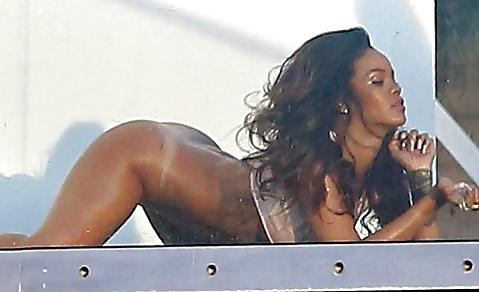 20P Rihanna Photoshoot Ass Naked on all fours