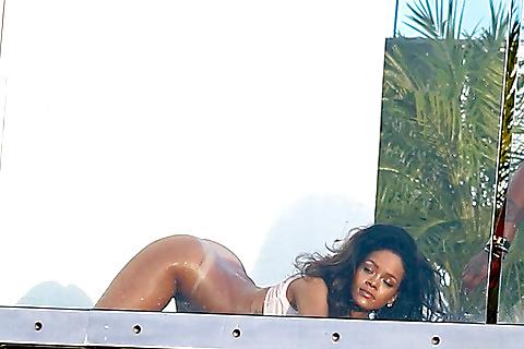 20P Rihanna Photoshoot Ass Naked on all fours