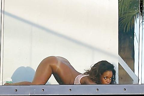 20P Rihanna Photoshoot Ass Naked on all fours