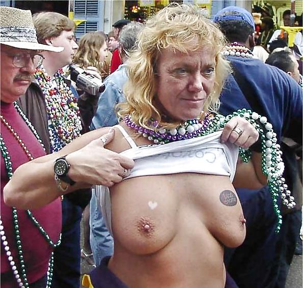 12P Mardi Gras Moms