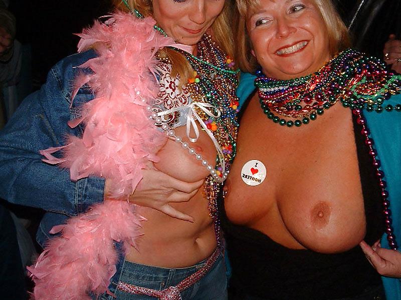 12P Mardi Gras Moms