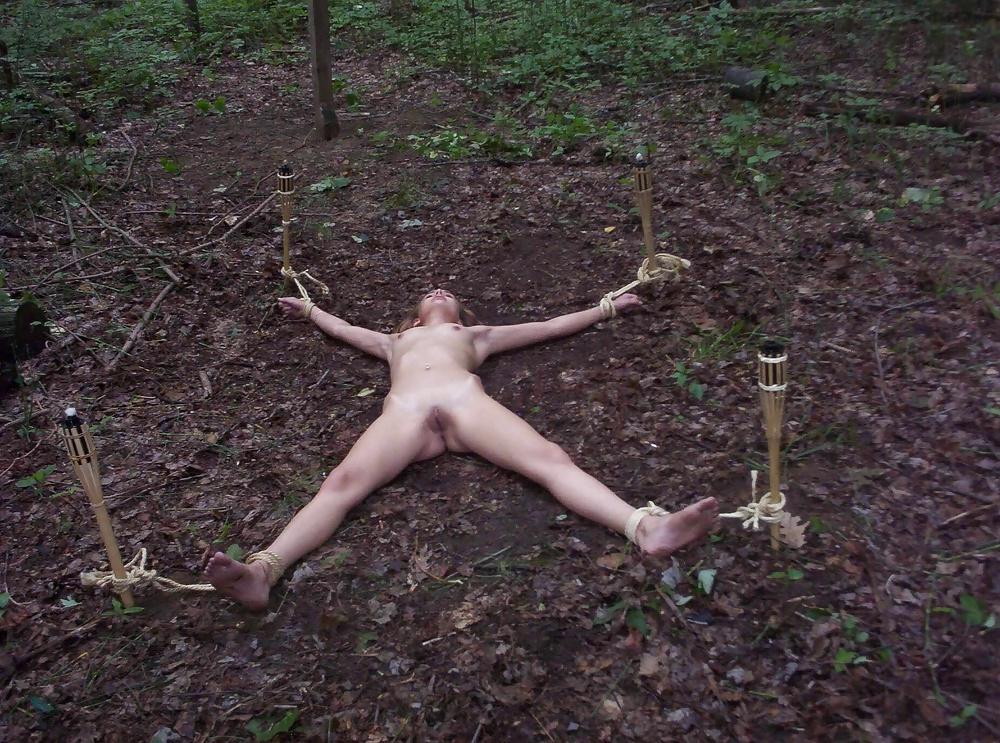 11P Bondage Sluts