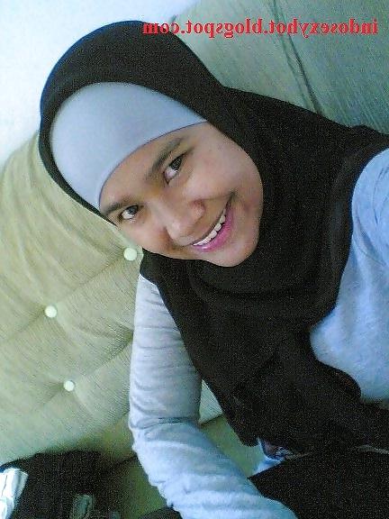 6P Indonesian girl