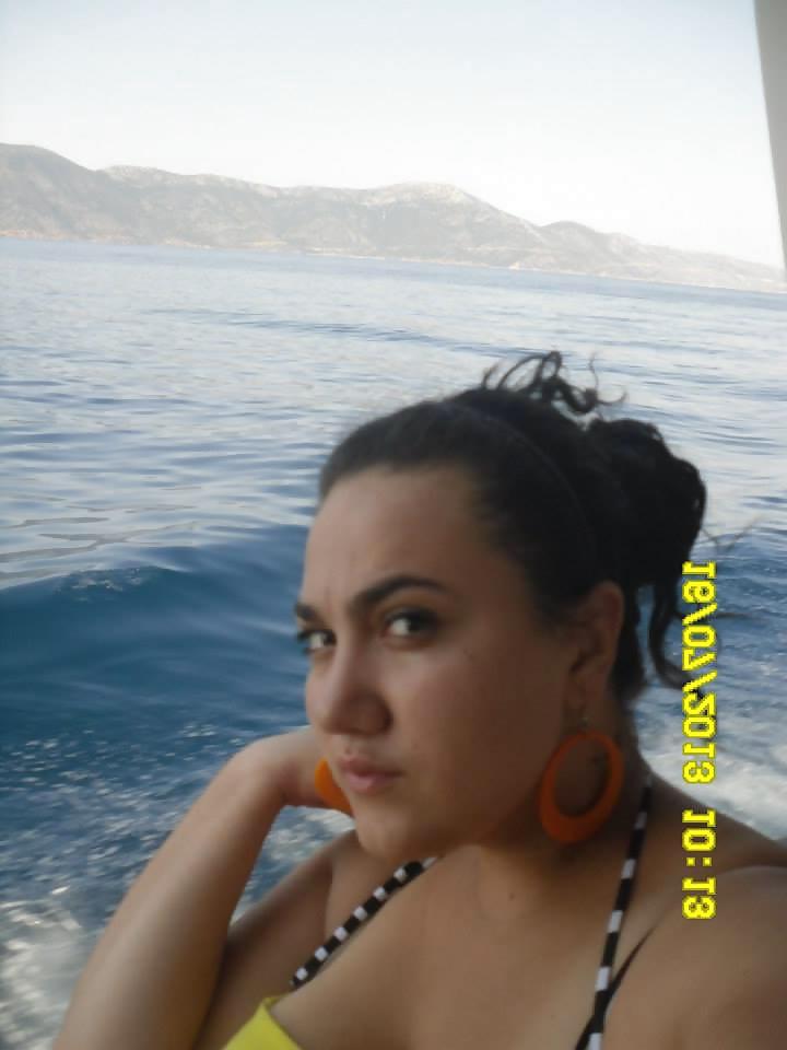 16P Romanain Huge Tits Amateur 13