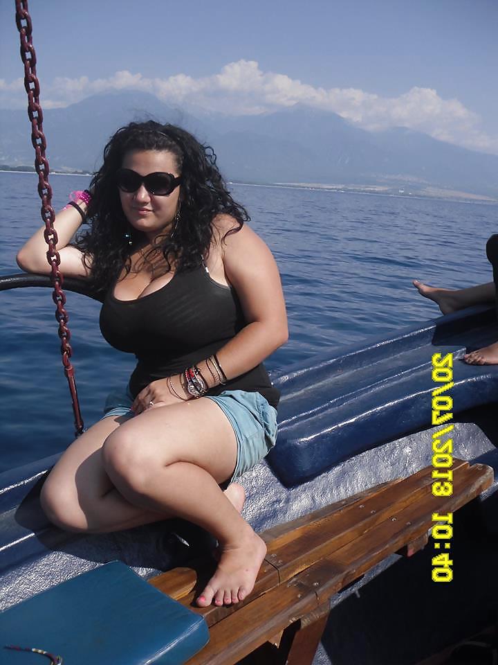 16P Romanain Huge Tits Amateur 13