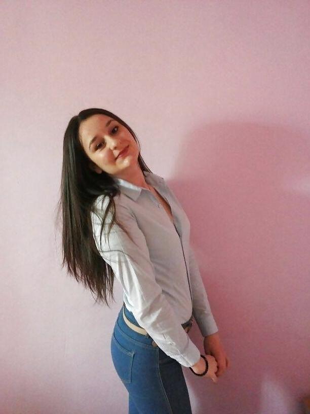 25P Hot brunette teen with nice boobs. Please cum or cock