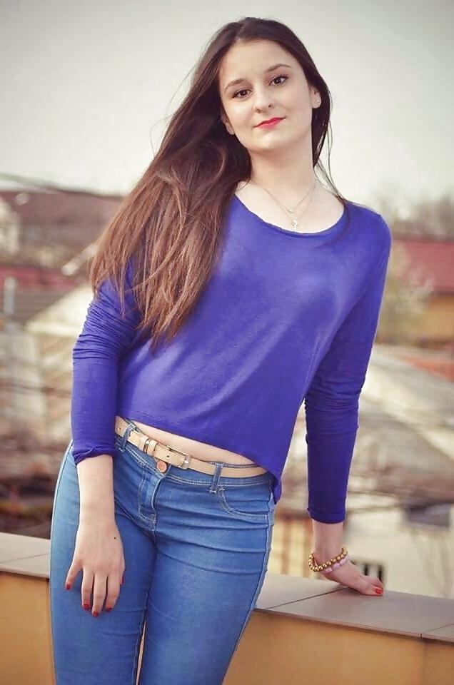 25P Hot brunette teen with nice boobs. Please cum or cock