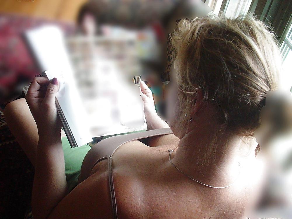 5P Big Busty Mom Downblouse