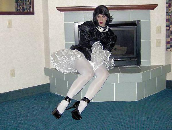 15P Sissy Maid
