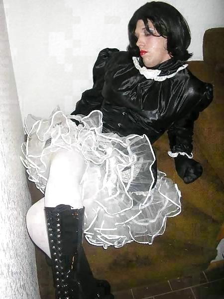 15P Sissy Maid