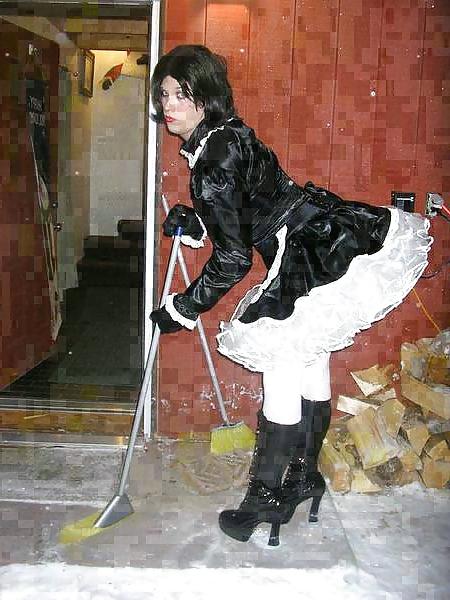 15P Sissy Maid