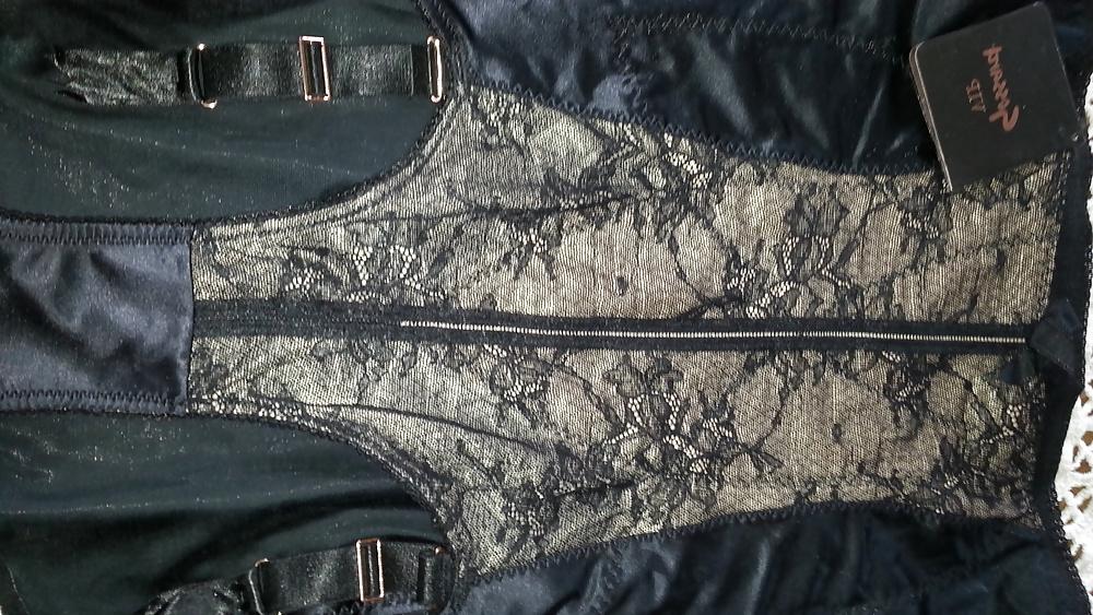 7P I have a GIRDLE with garter 4 straps to sell. NEVER WORN