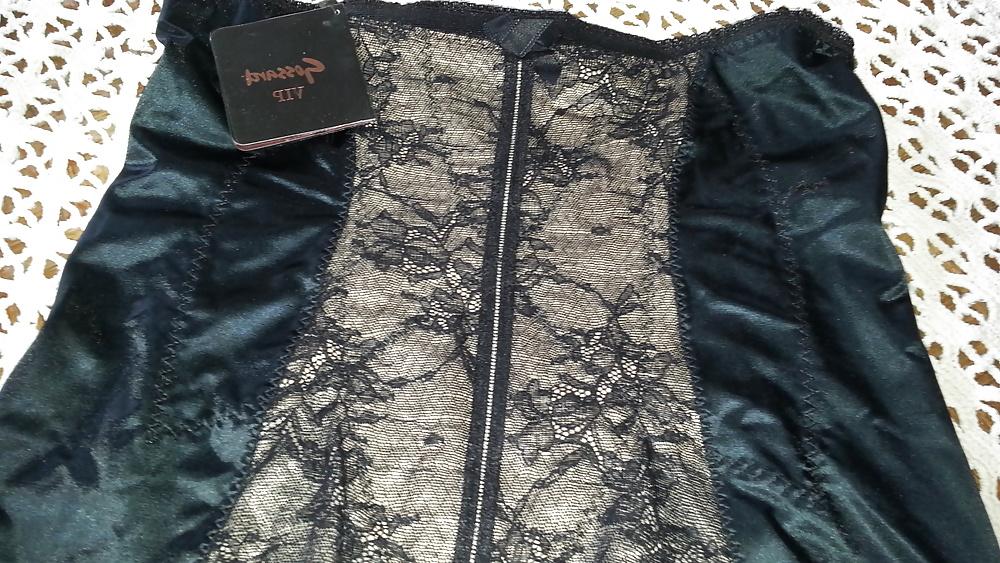 7P I have a GIRDLE with garter 4 straps to sell. NEVER WORN