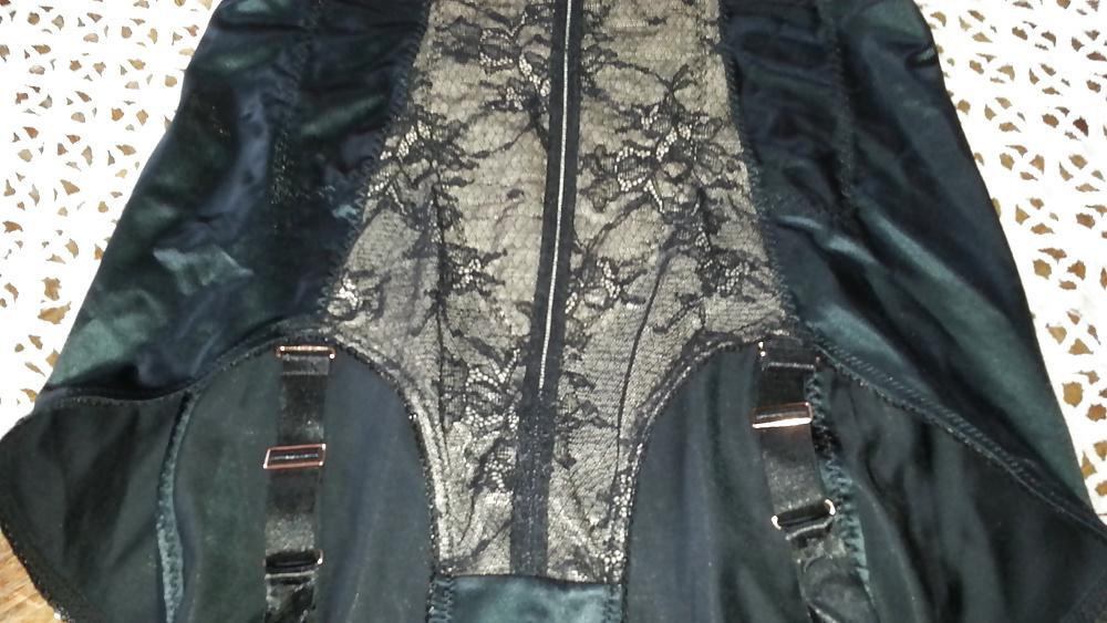 7P I have a GIRDLE with garter 4 straps to sell. NEVER WORN
