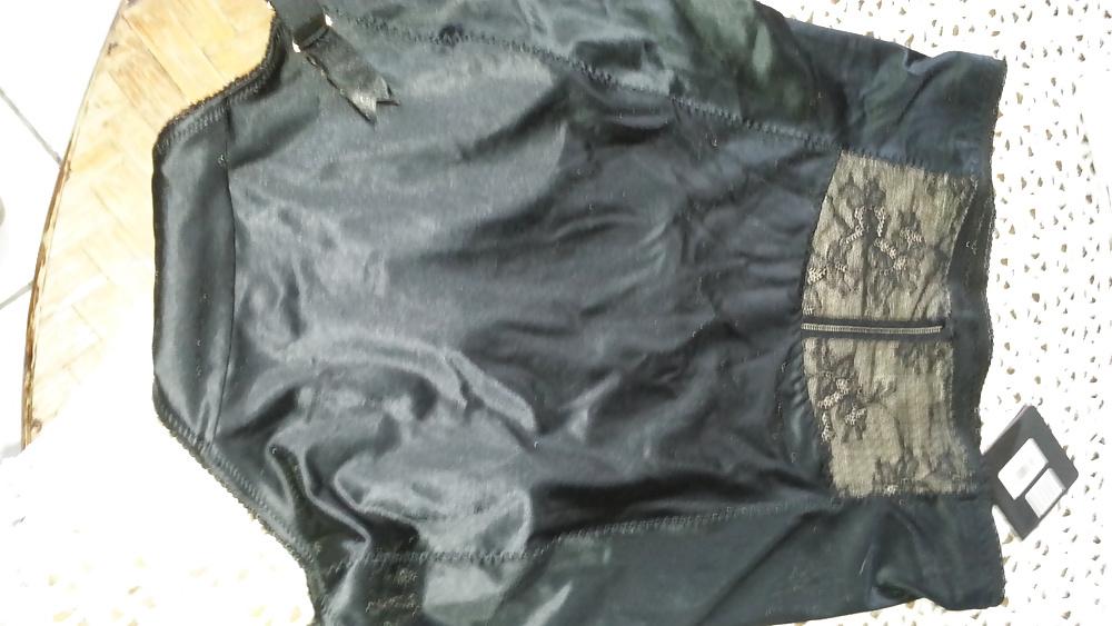 7P I have a GIRDLE with garter 4 straps to sell. NEVER WORN