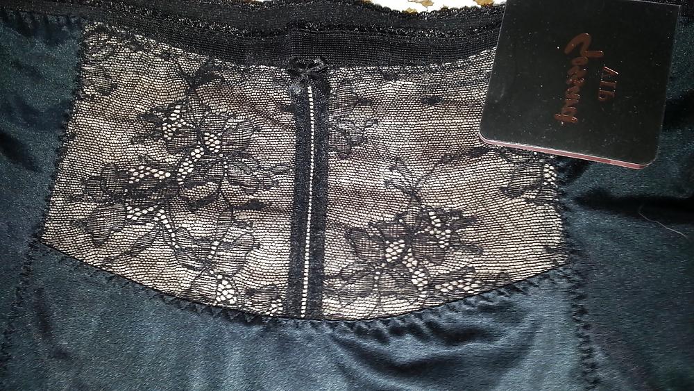 7P I have a GIRDLE with garter 4 straps to sell. NEVER WORN