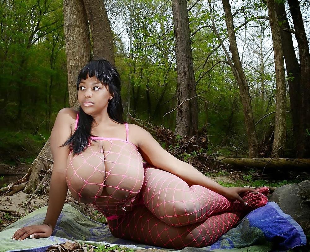25P Big Natural Tits 60