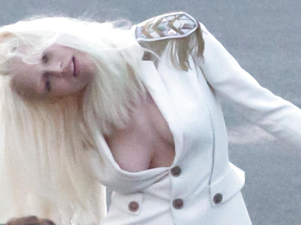 6P Anna Ewer Caught Topless at a Photoshoot