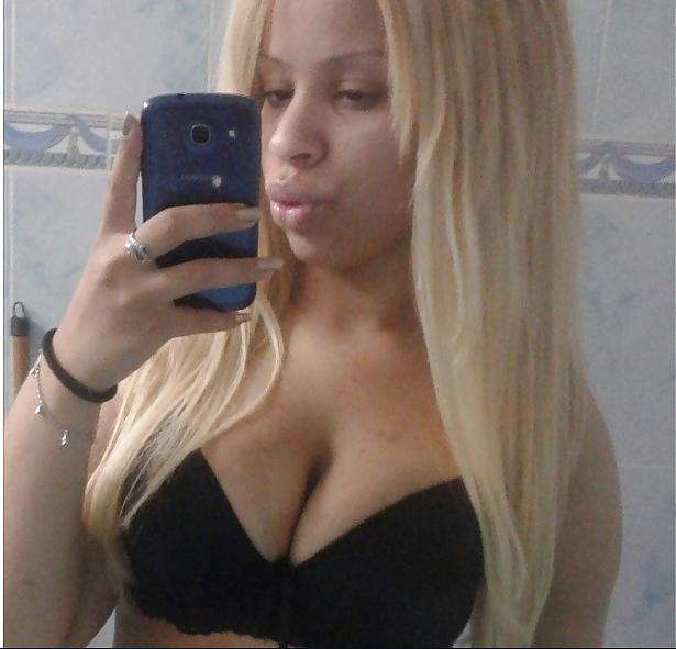 19P Jolie beurette a gros seins