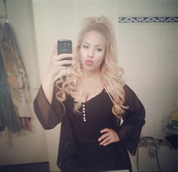 19P Jolie beurette a gros seins