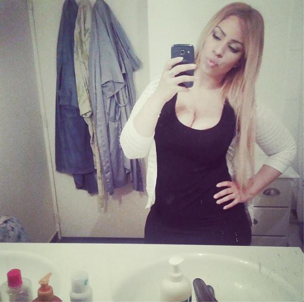 19P Jolie beurette a gros seins