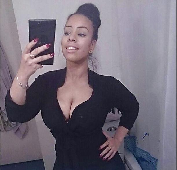 19P Jolie beurette a gros seins