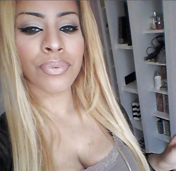 19P Jolie beurette a gros seins