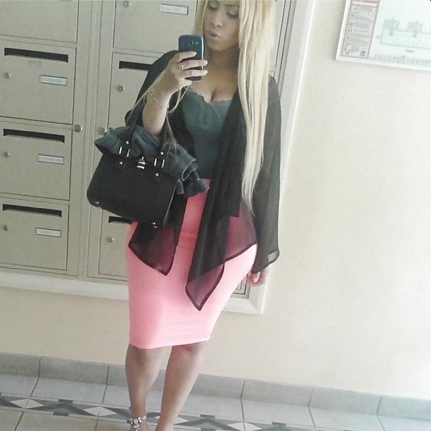 19P Jolie beurette a gros seins