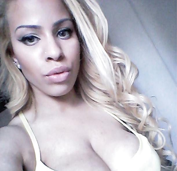 19P Jolie beurette a gros seins