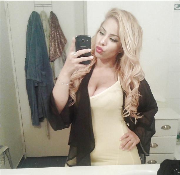 19P Jolie beurette a gros seins