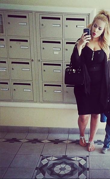 19P Jolie beurette a gros seins
